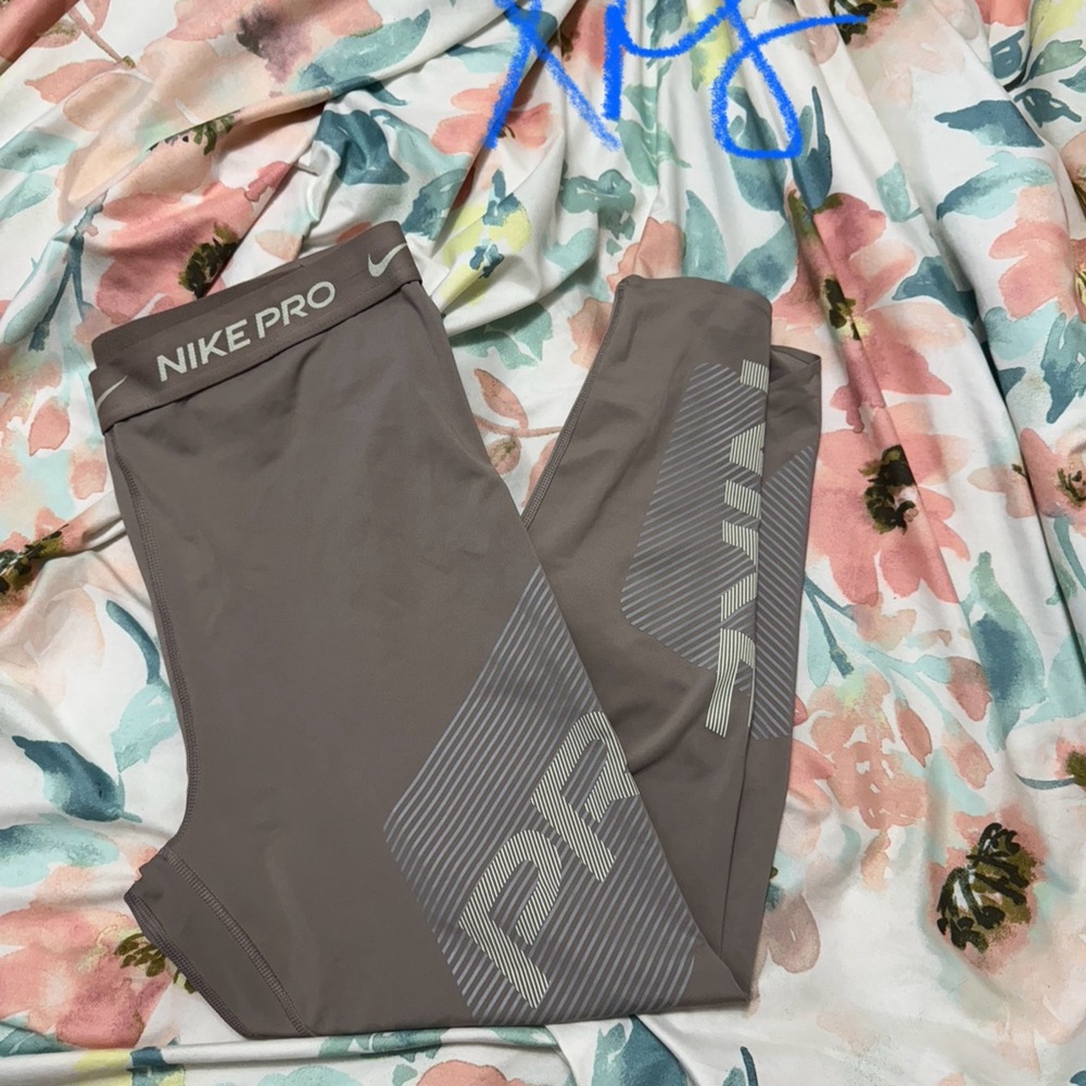 Nike Pro Taupe Leggings